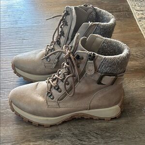 Cliffs by WHITE MOUNTAIN Tan Snow Tracking Boots with Side Zipper
